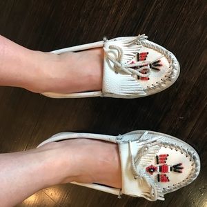 Minnetonka White slip ons size 8